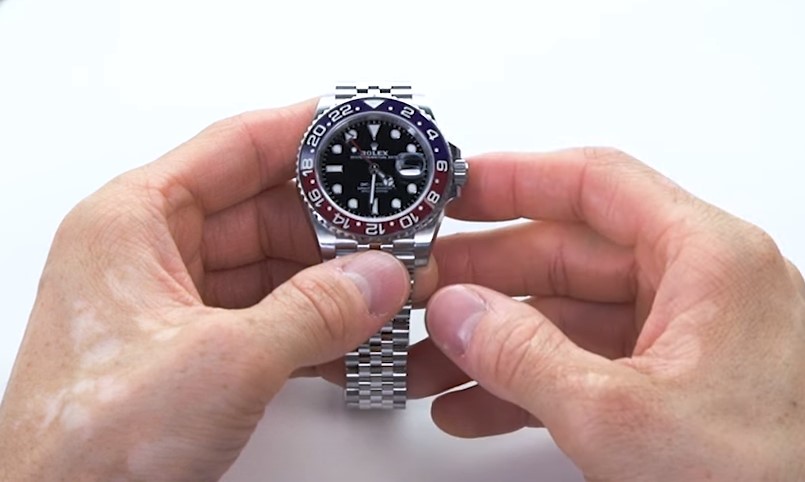 what is a gmt watch and how does it work